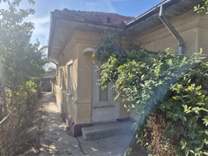 Casa batraneasca de vanzare - imagine 2