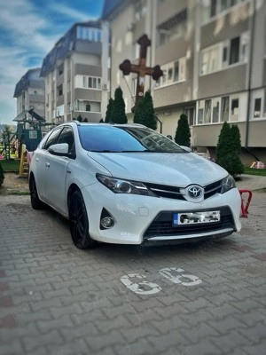 toyota auris 2015,1.8 hibrid