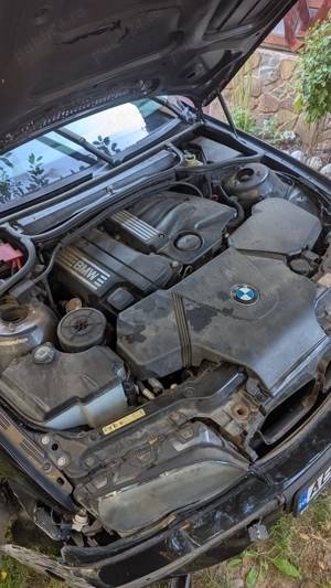 Vând BMW e46 ,1.8 benzină  an 2003, avariată ,are catalizator