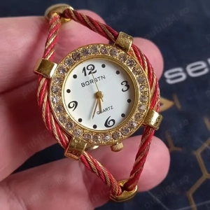 Ceas-brățară elegant, cu strasuri, cablu metalic răsucit și emailat, ca nou (40 - 35 lei)