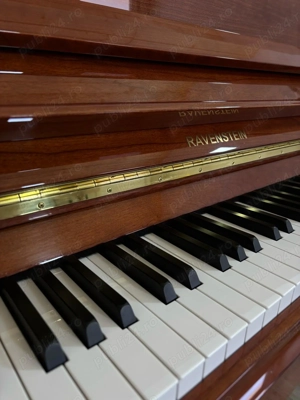 Vând pianina Revenstein ca noua