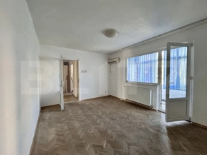 Apartament cu 3 camere, 63 mp, zona Vest - imagine 2