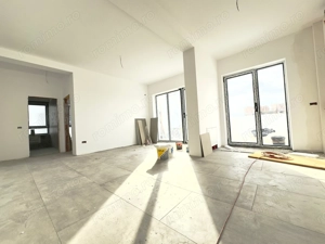 Etajul 1. Decomandat cu bucatarie inchisa !