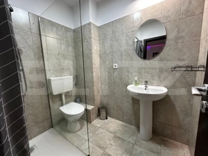 Apartament spațios de închiriat – 3 camere, 2 băi, balcon – etaj 1, bloc nou - imagine 8