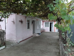 Vând casă și teren în Bacău - imagine 2