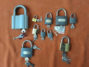 Lacate cu chei, diferite modele, buc = 10