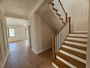 Zona Aradului! Despartit prin Garaj! - imagine 4