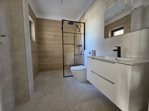 Zona Aradului! Despartit prin Garaj! - imagine 8