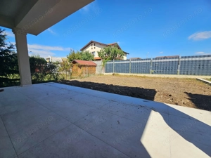 Zona Aradului! Despartit prin Garaj! - imagine 10