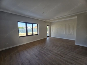 Zona Aradului! Despartit prin Garaj!