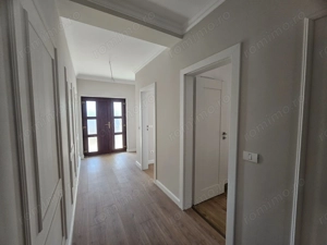 Zona Aradului! Despartit prin Garaj! - imagine 3