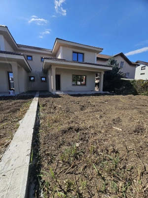 Zona Aradului! Despartit prin Garaj! - imagine 9