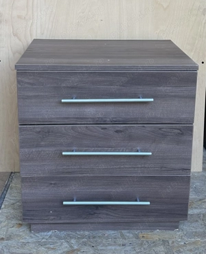 Comoda cu 3 sertare; Mic Dulap cu spatii de depozitare; Noptiera