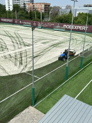 Servicii mentenanță teren fotbal cu gazon sintetic   întreținere profesională