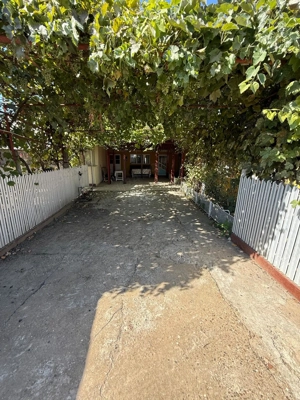 Casă spațioasă cu teren generos în Tecuci   zona Bălcescu 