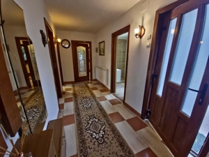 Casă individuală Km 5 – curte cu foișor, acces privat, termen lung - imagine 10 Casă individuală Km 5 – curte cu foișor, acces privat, termen lung - imagine 10