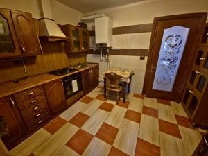 Casă individuală Km 5 – curte cu foișor, acces privat, termen lung - imagine 6 Casă individuală Km 5 – curte cu foișor, acces privat, termen lung - imagine 6