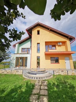 Vand vila noua, fiecare dormitor cu baie retea de gaz noua