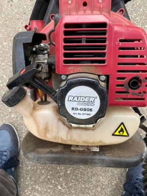 Vând urgent o motopompă portabilă + accesorii, o freză de zăpadă și o suflantă pentru frunze.   - imagine 3