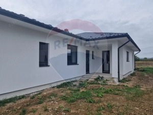 Oportunitate- Casa de vanzare Sacalaseni - imagine 3