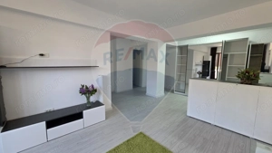 Apartament cu 2 camere de vânzare si curte privata de 187 m.p. - imagine 2