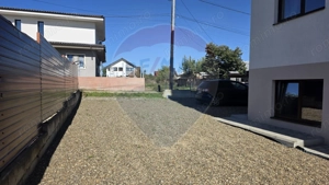 Apartament cu 2 camere de vânzare si curte privata de 187 m.p. - imagine 15