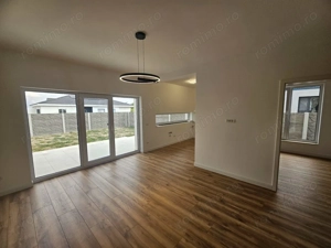 Duplex pe parter. Vatra veche a satului. Disponibil imediat