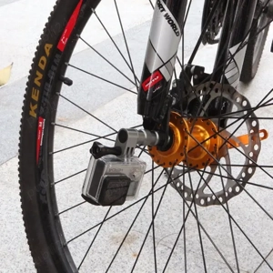 Suport aluminiu roata camera goPro butuc QR bicicleta mtb Downhill bmx