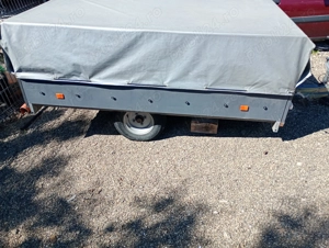 Remorcă auto cu prelata