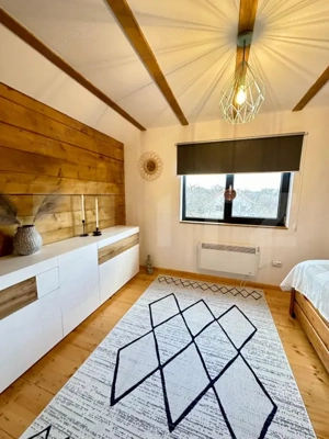 Casa ecologica tip sandwich, eficienta energetic, teren 2.673 mp, zona Baisoara