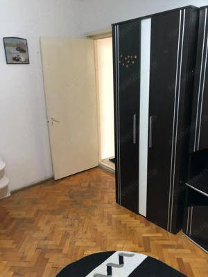 Ofer 1 cameră complet DECOMANDAT etaj 1 Complex cu CENTRALĂ  PROPRIE mobilat si utilat ... liber