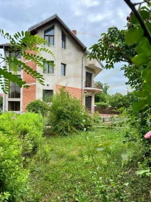 CASA + 1.000 mp teren pretabil Azi, Clinica