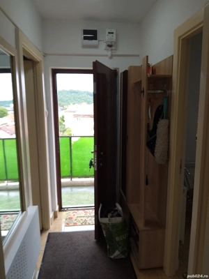 Închiriez  schimb cu casa apartament 3 camere central - imagine 4