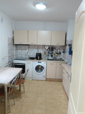 Închiriez  schimb cu casa apartament 3 camere central - imagine 3