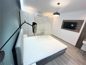 Pethouse de lux 4 camere 2 bai 2 terase si parcare in zona Centrala - imagine 2