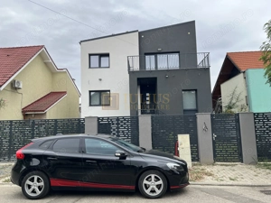Casa zona Lunei, 5 camere + 3 bai, centrala proprie, rezidential sau birouri !