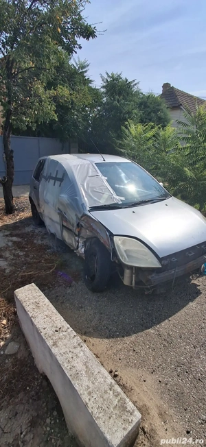 Vand Ford Fiesta 1.3 benzina,an 2002