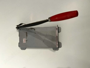 Ghilotina veche pentru taiat hartie