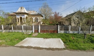 Casa boierească cu 3 camere, teren 1500mp + gradina 500mp
