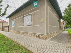 Casă cu teren generos, zonă centrală, Curtici - imagine 9