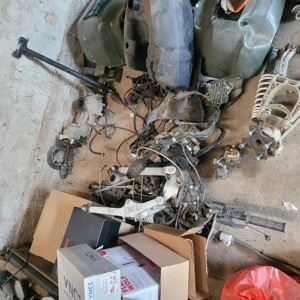 Dezmembrez dinli 700 - imagine 4