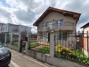 De vanzare casa mobilata complet, racordata la toate utilitatile in Santandrei