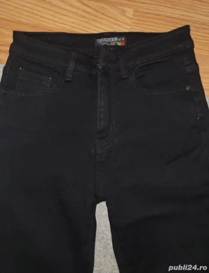 Blugi negri grosi 