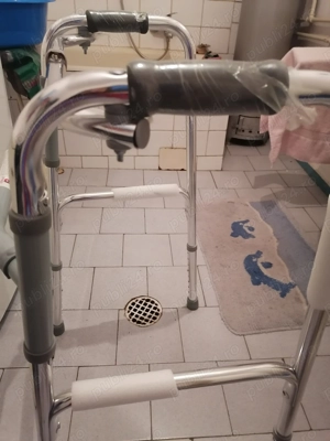 Scaun cu rotile si cadru de mers pliabil noi 600 lei - imagine 4