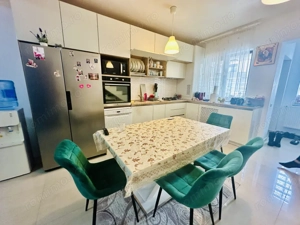 Casă superbă înșiruită cu 3 camere și curte lângă școala Petru Rareș