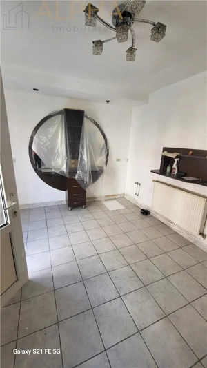 De vanzare – Apartament 4 camere, ideal pentru locuit, birouri sau activitati comerciale