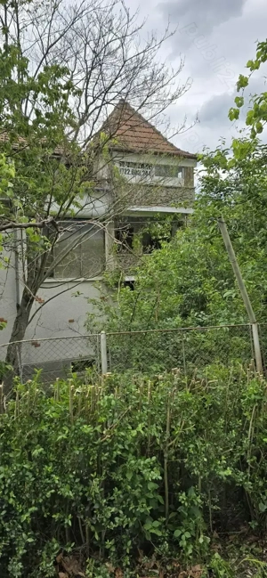 Vilă cu etaj în Caransebeș, zona Teiuș, lângă Gugulanu.