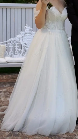 Vând 2 rochii de mireasă 