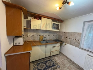 Casă / Vilă cu 4 camere într-o zonă excelentă din Focșani - imagine 4