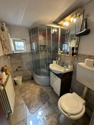 Casă / Vilă cu 4 camere într-o zonă excelentă din Focșani - imagine 5